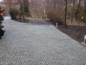 Wysokociśnieniowe czyszczenie kostki brukowej