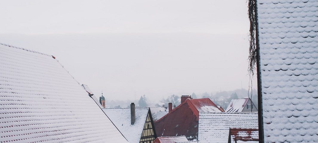 Jak dbać o dach w sezonie jesienno-zimowym